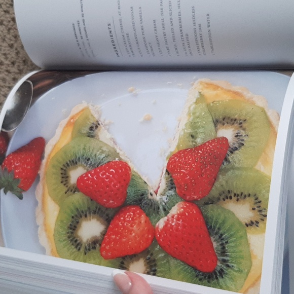 Sweet Cravings Cookbook massive size over 580 pages - Picture 14 of 17